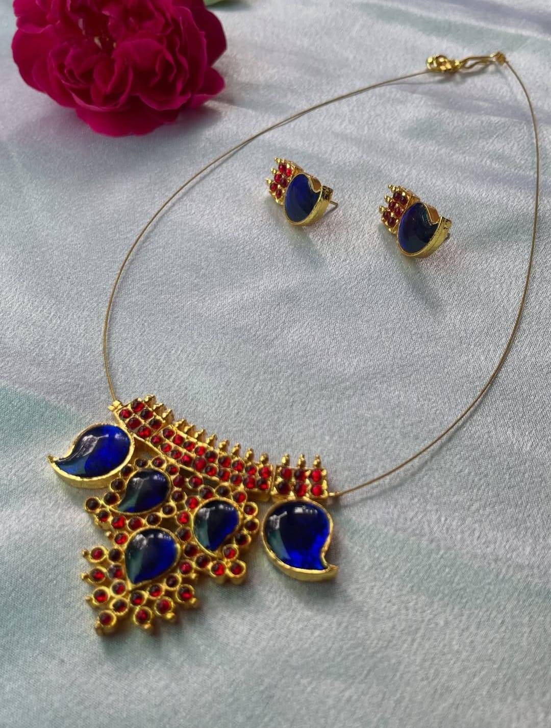 Palakka invisible necklace